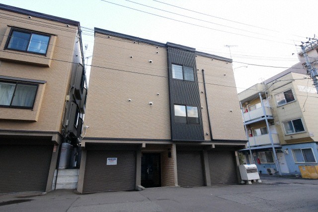 札幌市北区北七条西のマンションの建物外観