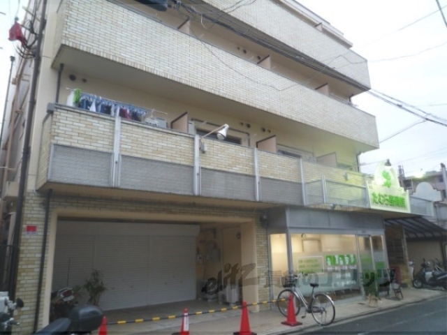 京都市中京区西ノ京南両町のマンションの建物外観