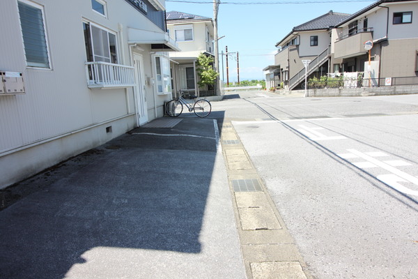 【長浜市十里町のアパートの駐車場】