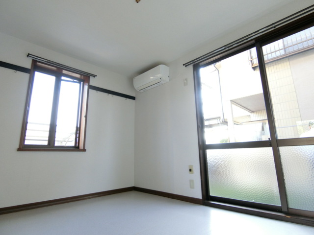 居室・リビング　角部屋につき二面遮光です！！