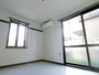 居室・リビング　角部屋につき二面遮光です！！