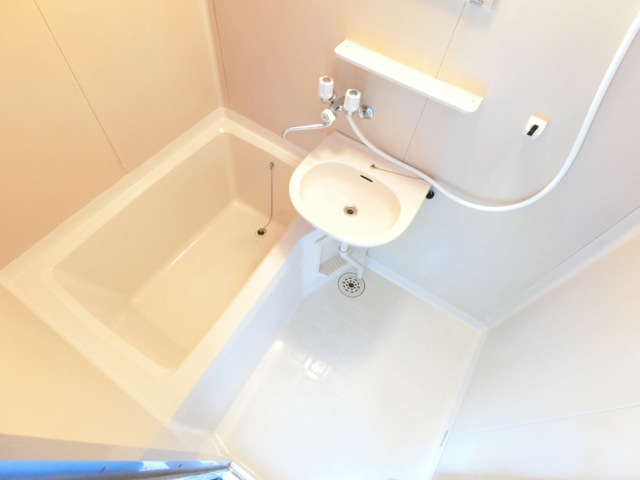 バス・シャワールーム　お手入れ楽々ユニットバス