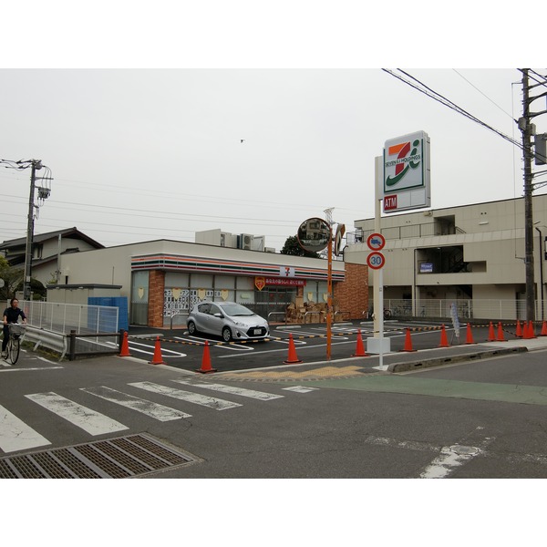 コンビニ　セブンイレブン　百草駅北口店（コンビニ）まで552m