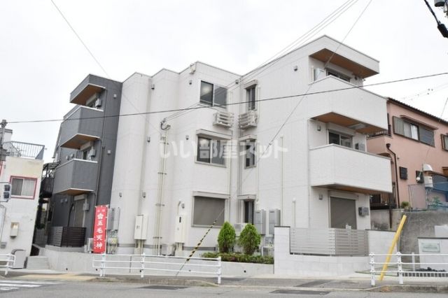 神戸市灘区国玉通のアパートの建物外観