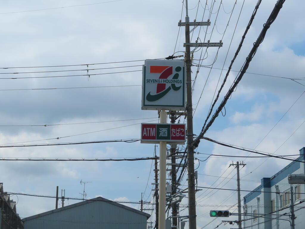 【大阪狭山市東野西のアパートのコンビニ】