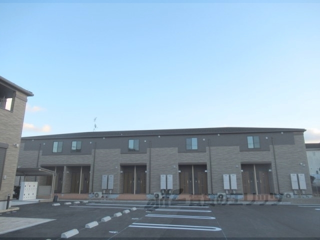 甲賀市甲南町野田のアパートの建物外観