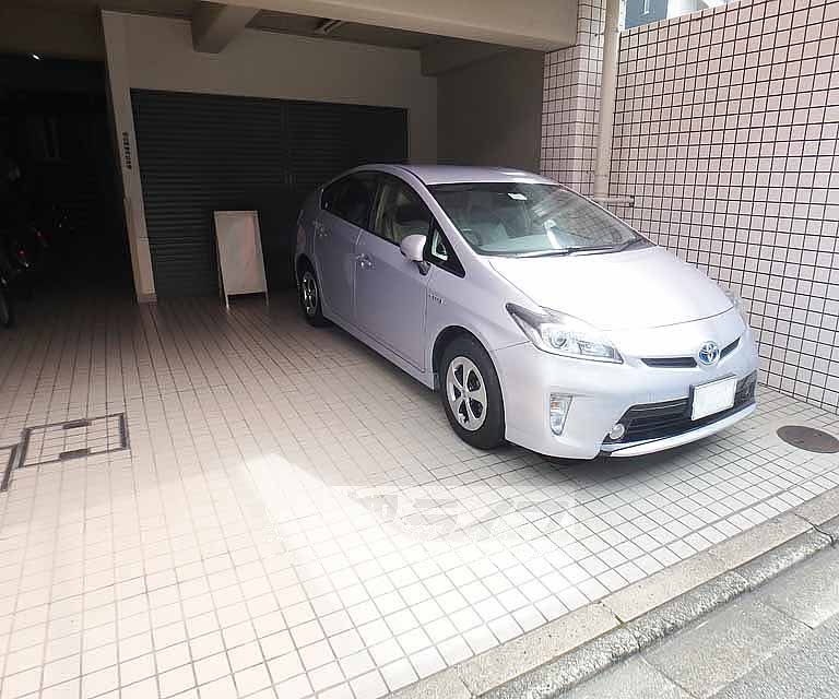 【京都市下京区下鱗形町のマンションの駐車場】