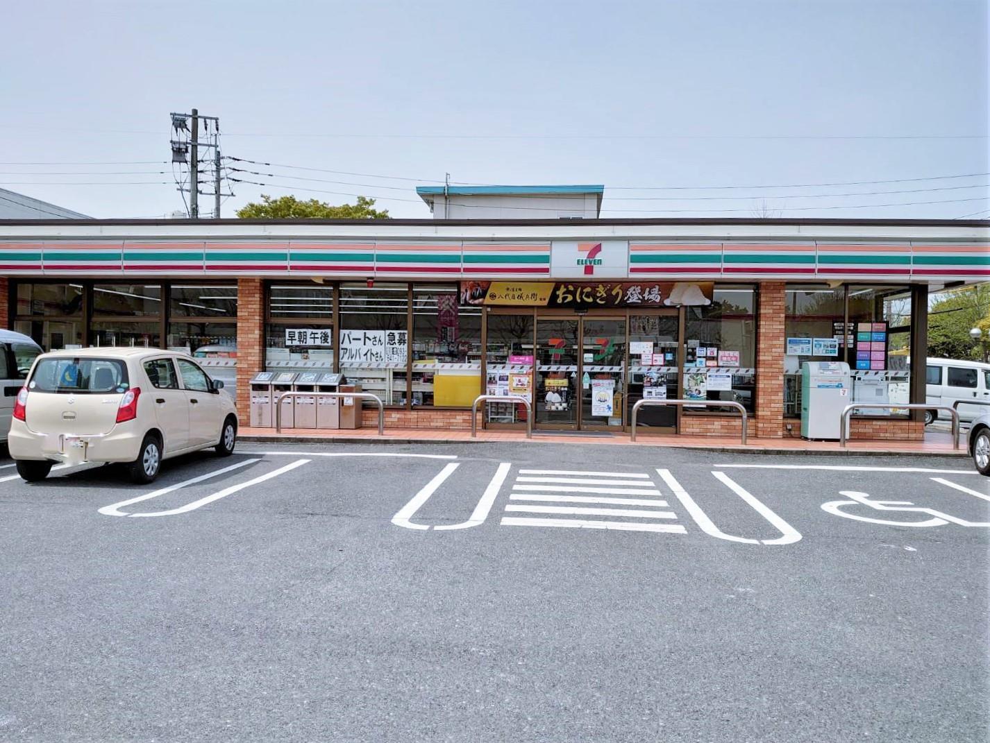 コンビニ　セブンイレブン八幡西曲里町店（コンビニ）まで400m