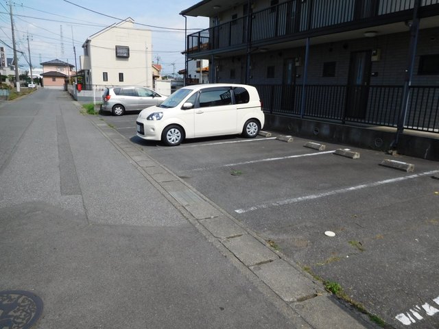 【セジュール藤Eの駐車場】