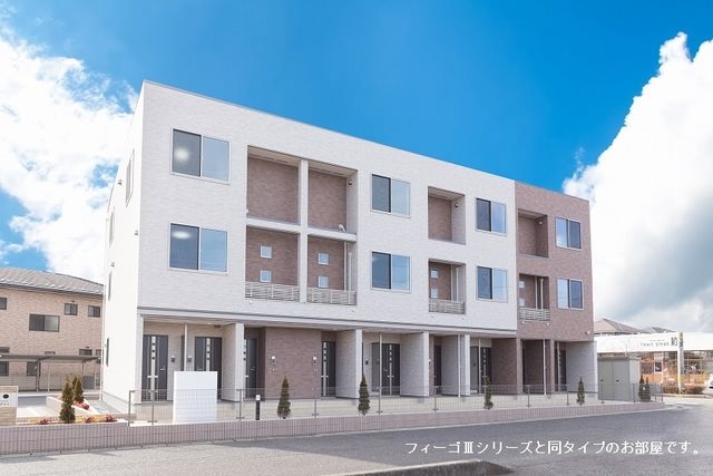 【加古川市平岡町新在家のアパートの建物外観】