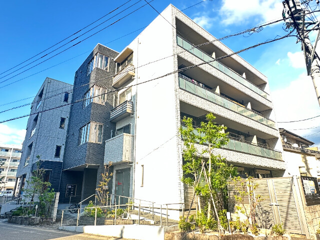 福岡市東区香椎駅前のアパートの建物外観