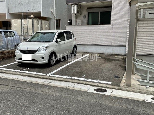 【和歌山市木広町のアパートの駐車場】