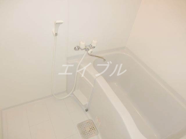 バス・シャワールーム　同物件別部屋の写真です