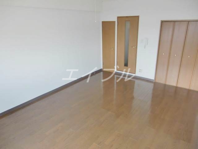 居室・リビング　同物件別部屋の写真です