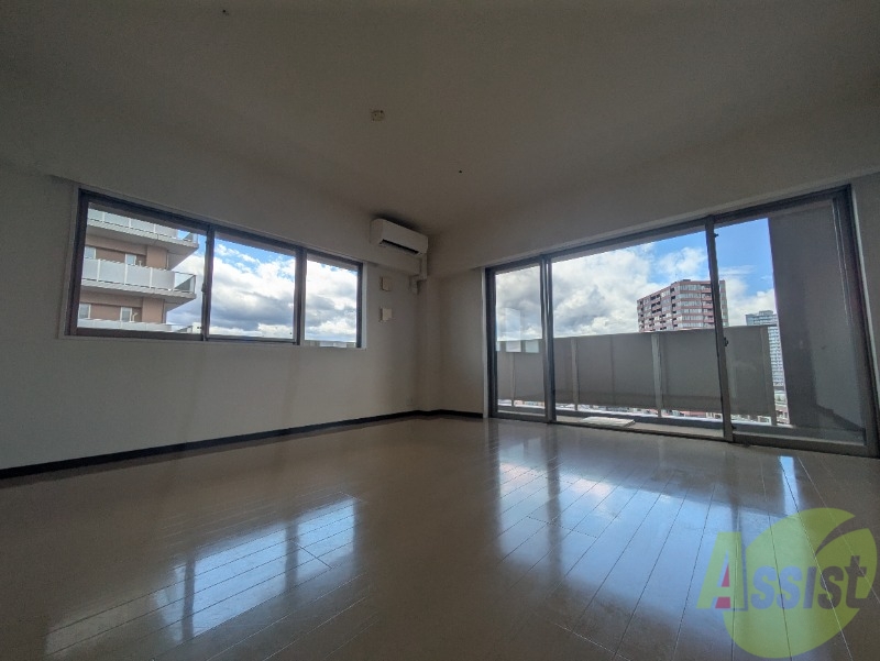 居室・リビング　リビングには大きな窓があるので日当たりが良さそうですね