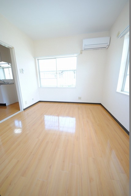 居室・リビング　写真は２０１号室