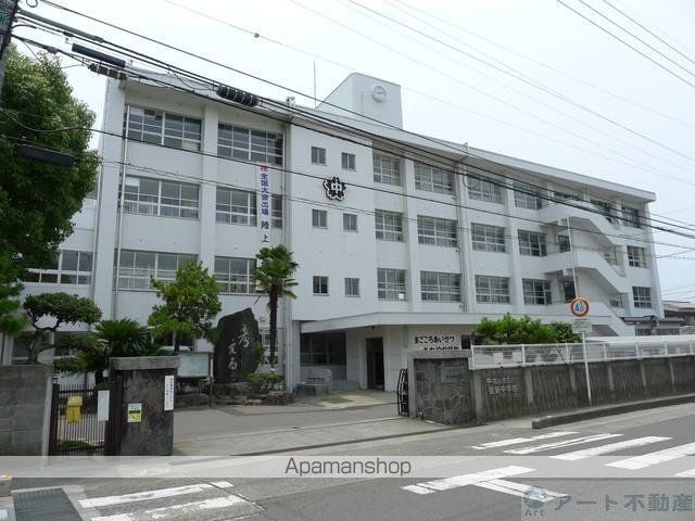 中学校　雄新中学校（中学校）まで1681m