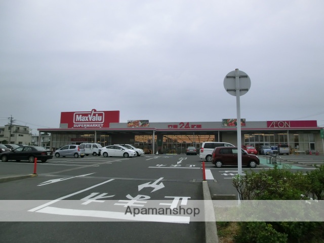 コンビニ　ファミリーマート（コンビニ）まで689m