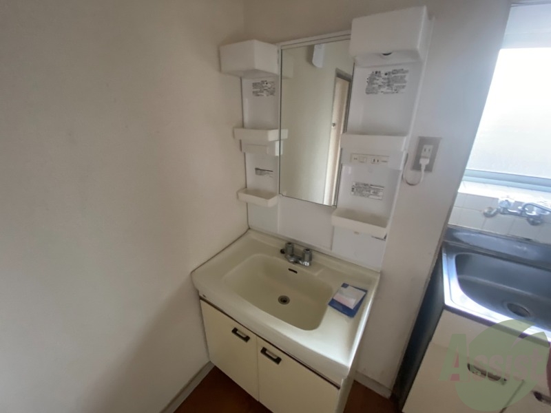 洗面設備　洗面台は独立しています。朝の身支度はこちらでどうぞ～