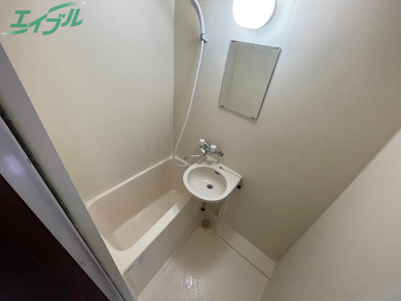 バス・シャワールーム　別部屋同タイプ