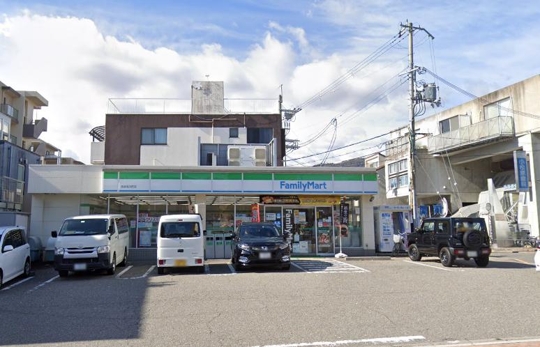コンビニ　ファミリーマート 西宮名次町店（コンビニ）まで707m