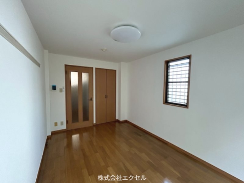 居室・リビング　二面採光の明るいお部屋です。