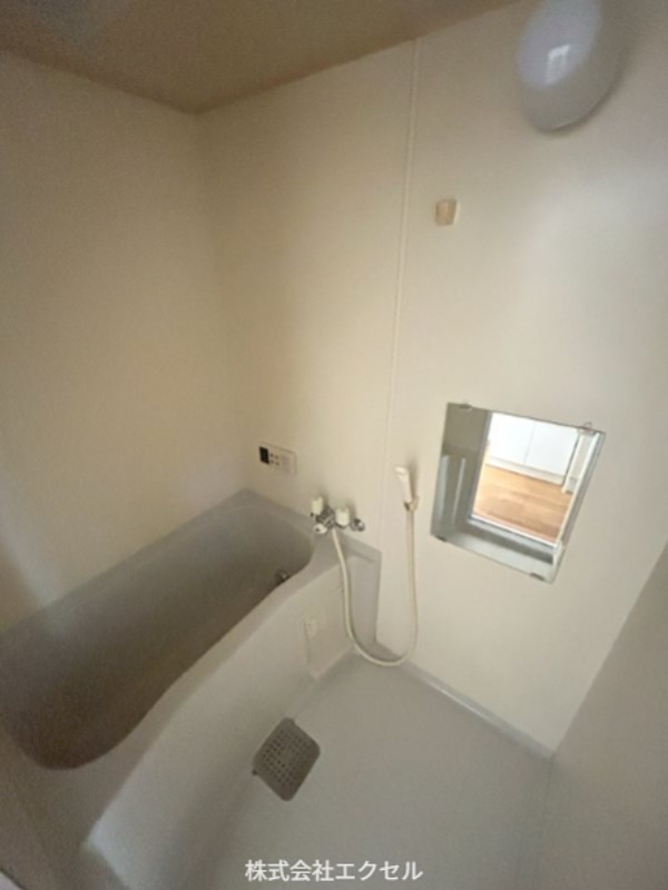 バス・シャワールーム　追い焚き機能付きの浴室です。