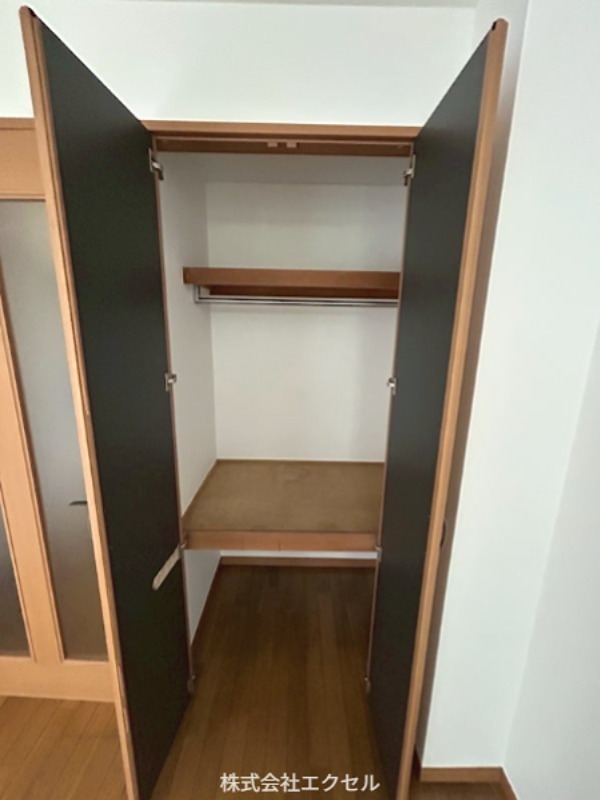 収納　三段の収納棚です。