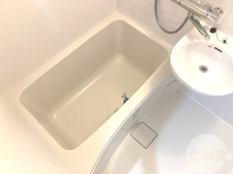 バス・シャワールーム　キレイにリフォームされています♪