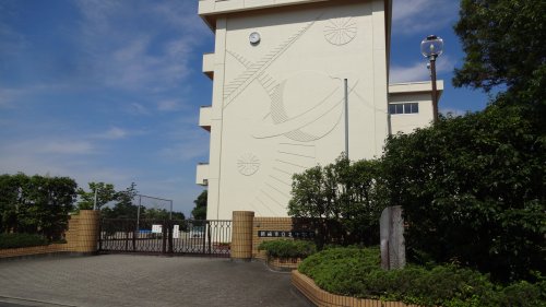 中学校　岡崎市立北中学校（中学校）まで646m