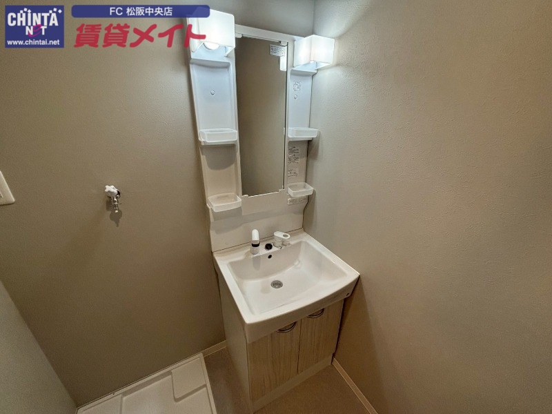 洗面設備　同型反転タイプのお写真です