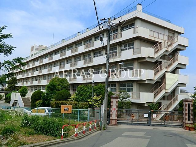 中学校　さいたま市立東浦和中学校（中学校）まで758m