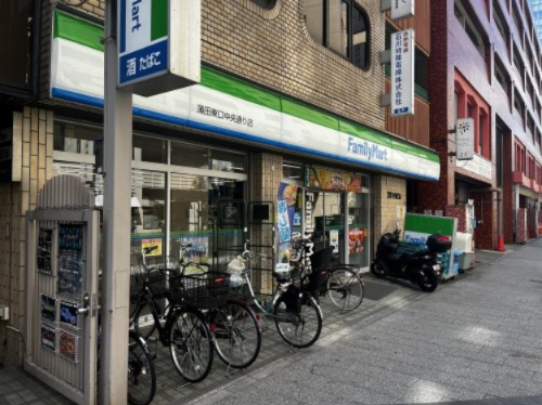 コンビニ　ファミリーマート蒲田東口中央通り店（コンビニ）まで62m