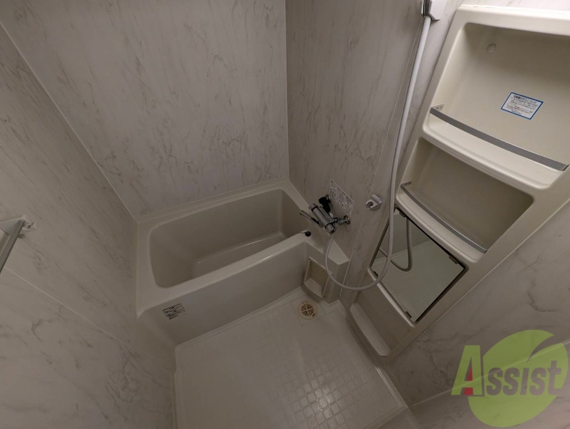 バス・シャワールーム　バスルームはこちらです。広々としてゆったり休めます。