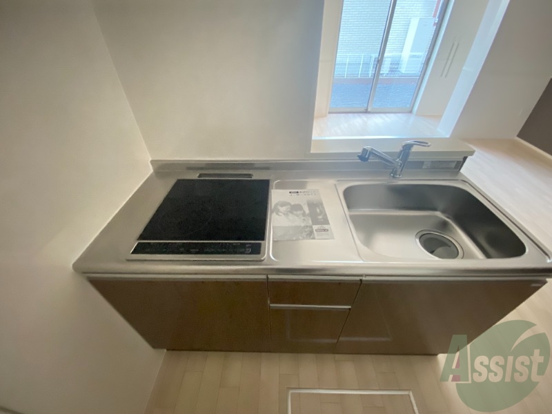 キッチン　キッチンはＩＨクッキングヒーター付でお掃除もお料理も楽ですね