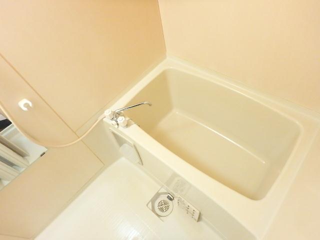 バス・シャワールーム　清潔感のあるお風呂です。