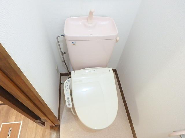 トイレ　ウォシュレット付きトイレです。