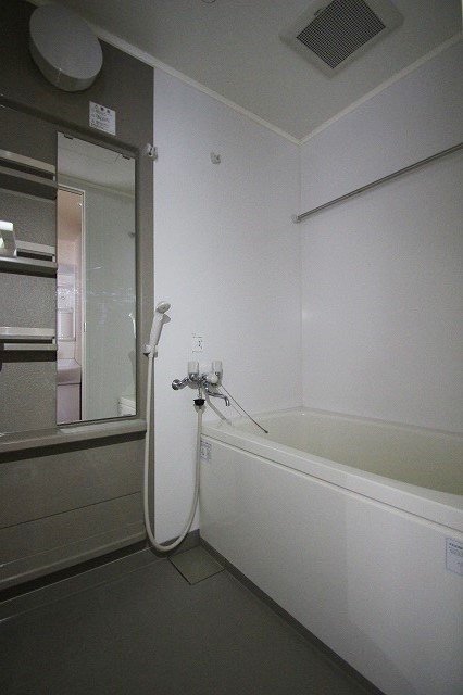バス・シャワールーム　同物件、別号室のものです。