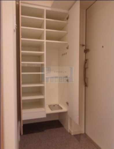 玄関　広々とした玄関部分