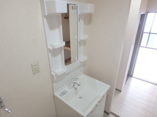 洗面設備　使いやすい洗面所です