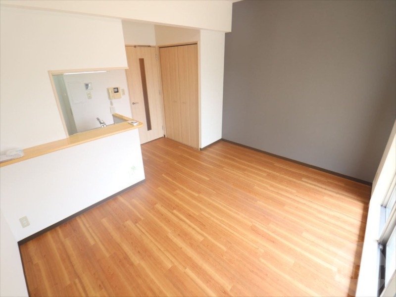 居室・リビング　９．９帖の洋室です