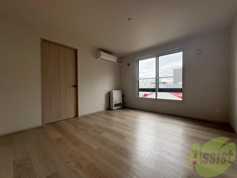 居室・リビング　広々としたリビングですね。使い勝手がよさそうですね！