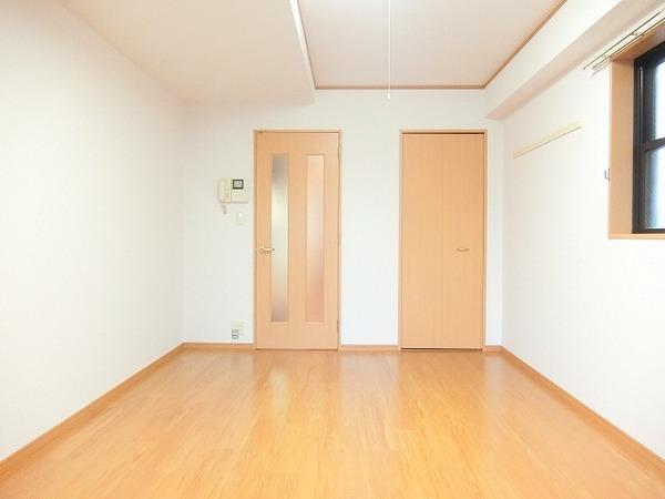 居室・リビング　洋室広々！