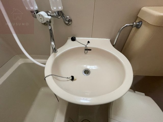 洗面設備　明るい洗面所です