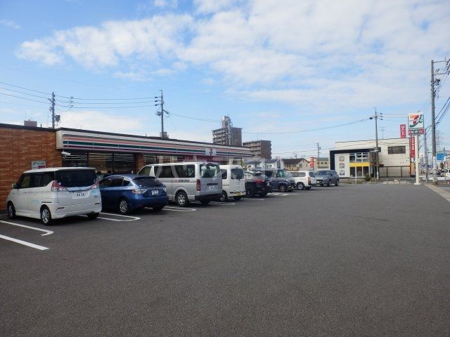 コンビニ　セブン-イレブン 東海市名和駅東店（コンビニ）まで980m