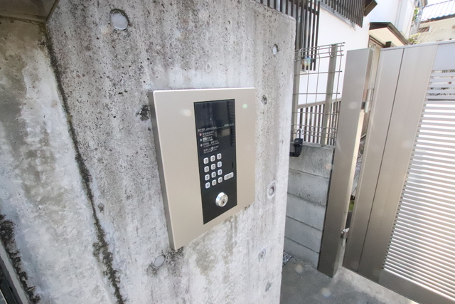 セキュリティ　★一人暮らしに心強いオートロック付★