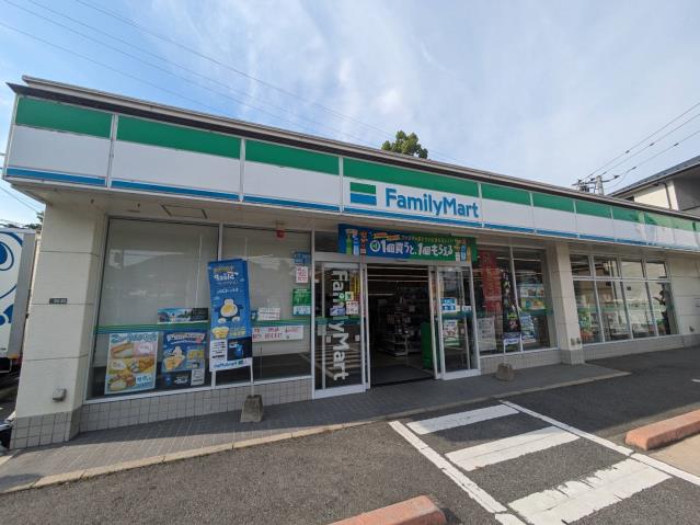 コンビニ　ファミリーマート上安一丁目店（コンビニ）まで1305m