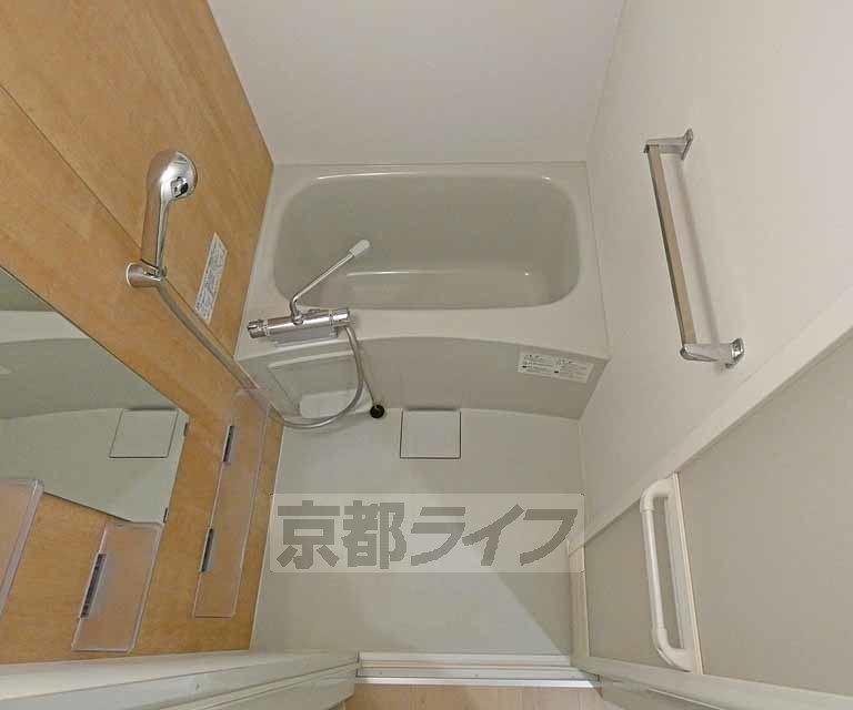 バス・シャワールーム　バスルームです。