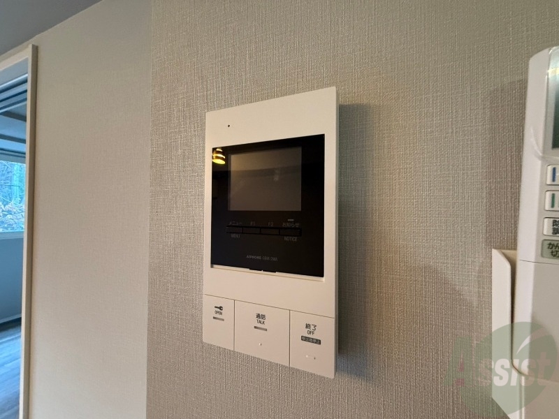 セキュリティ　ＴＶモニター付インターホンです。来客者の顔が見えるので安心！