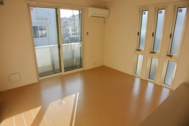 居室・リビング　☆二面採光の明るいリビング☆